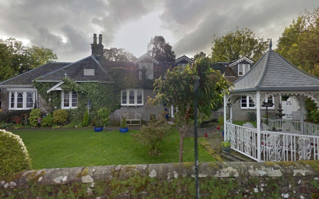 Stay Beside Inchmurrin Island in Loch Lomond at the Waters Edge Cottage