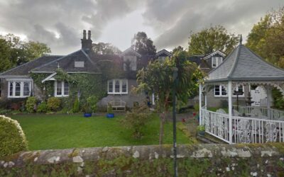 Stay Beside Inchmurrin Island in Loch Lomond at the Waters Edge Cottage